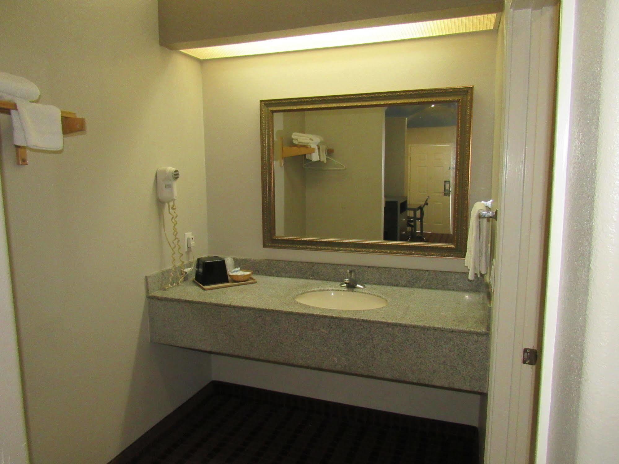 Camelot Inn & Suites Highway 290/Northwest Freeway Jersey Village エクステリア 写真